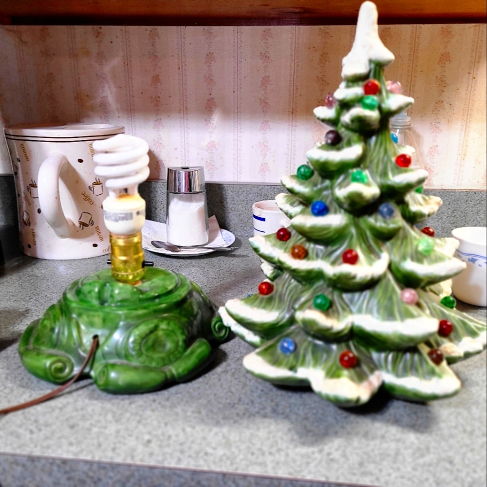 Vintage 1970s Atlantic Mold Large 17” Ceramic Christmas Tree W/ Base